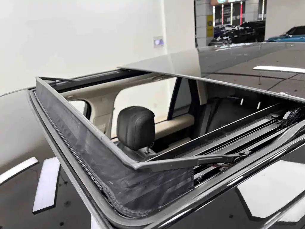 Land Rover Range Rover — миниатюра 22