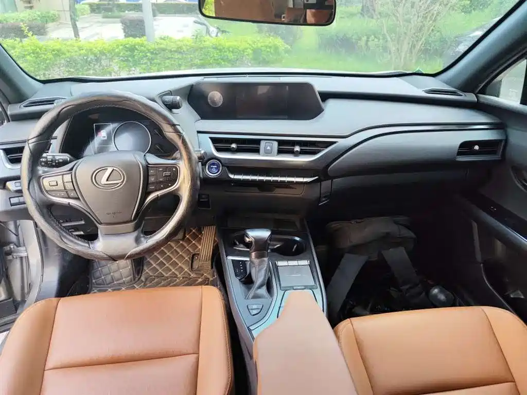 Lexus UX — миниатюра 7