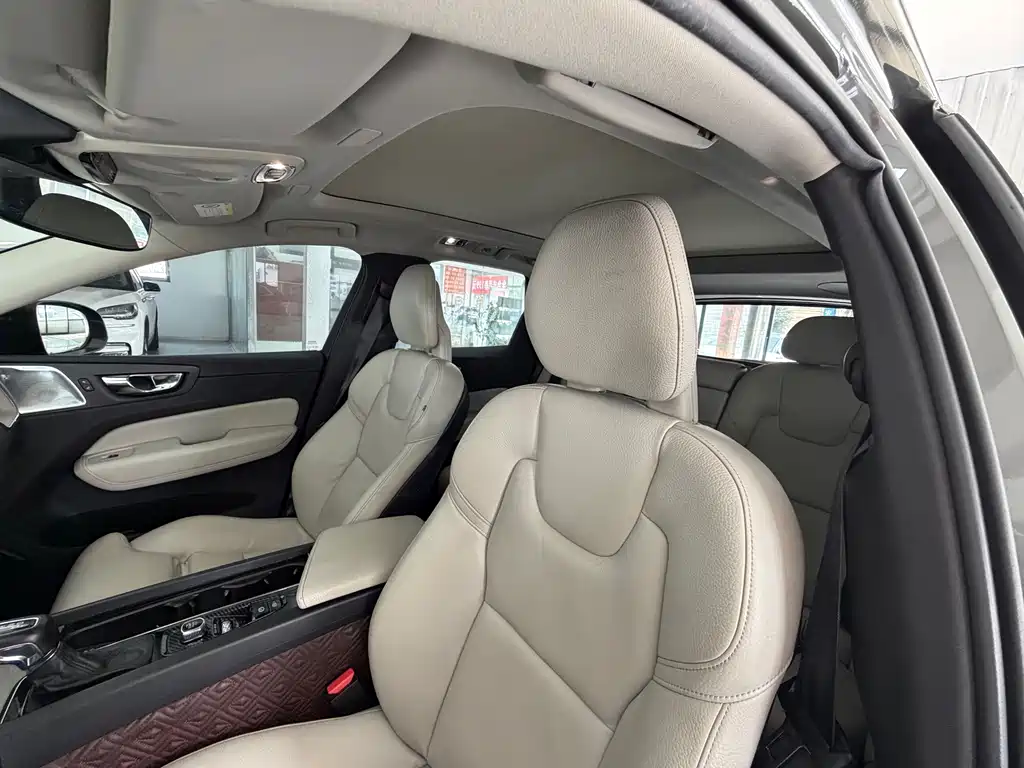 Volvo XC60 — миниатюра 6