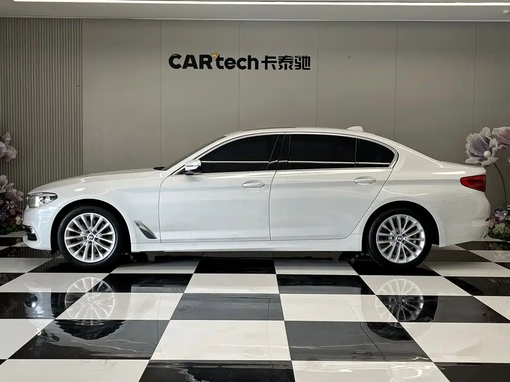 BMW 5 Series — миниатюра 8