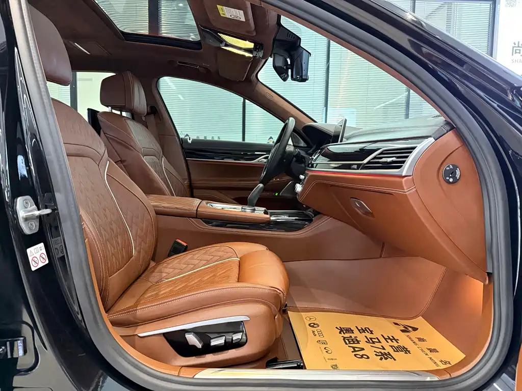 BMW 7 Series — миниатюра 12