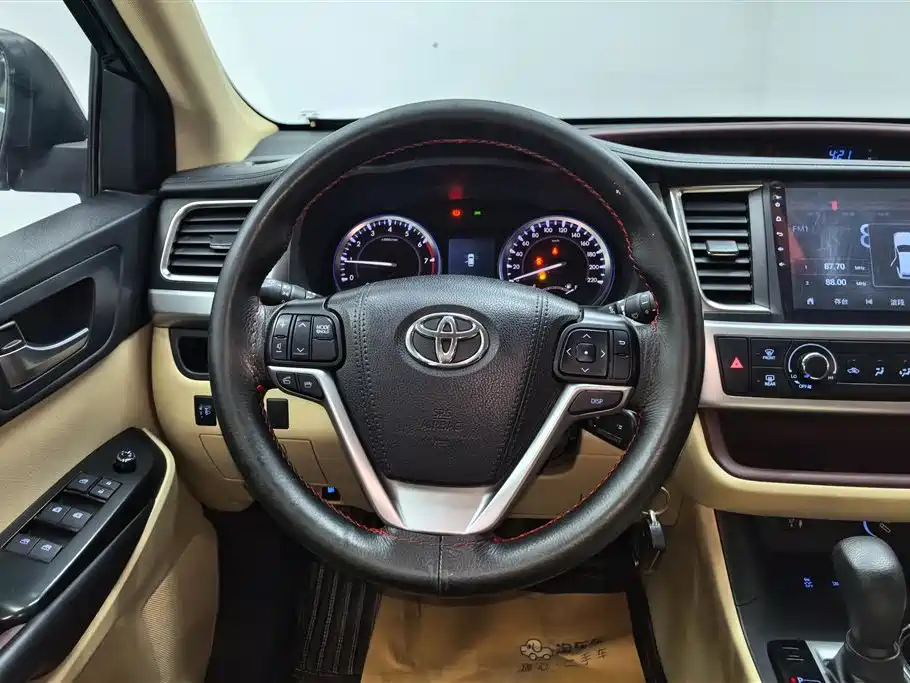 TOYOTA HIGHLANDER