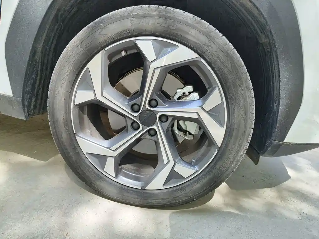 Geely Boyue L — миниатюра 24