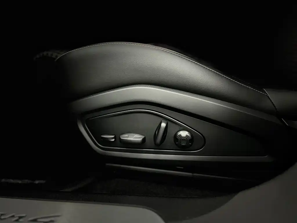Porsche Taycan — миниатюра 12