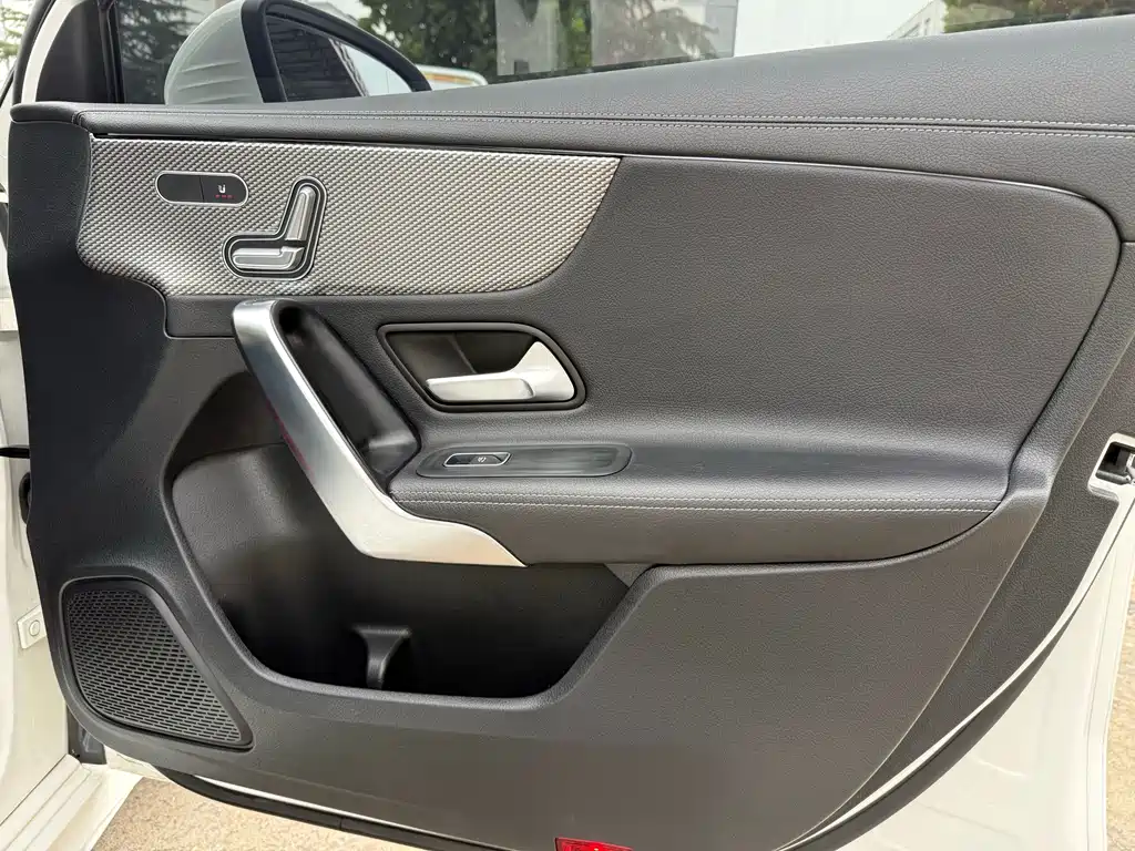 Mercedes-Benz A-Class — миниатюра 9
