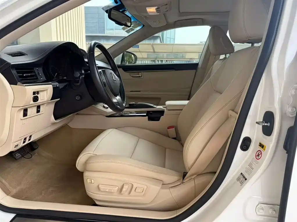 Lexus ES — миниатюра 6