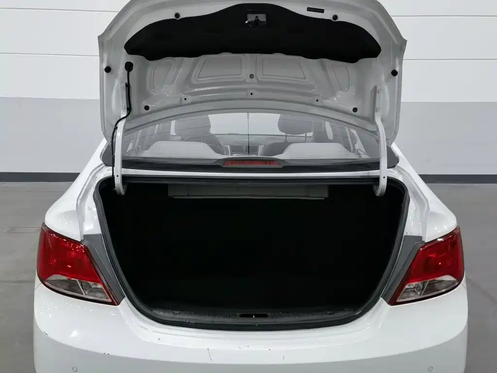 Hyundai Verna — миниатюра 16