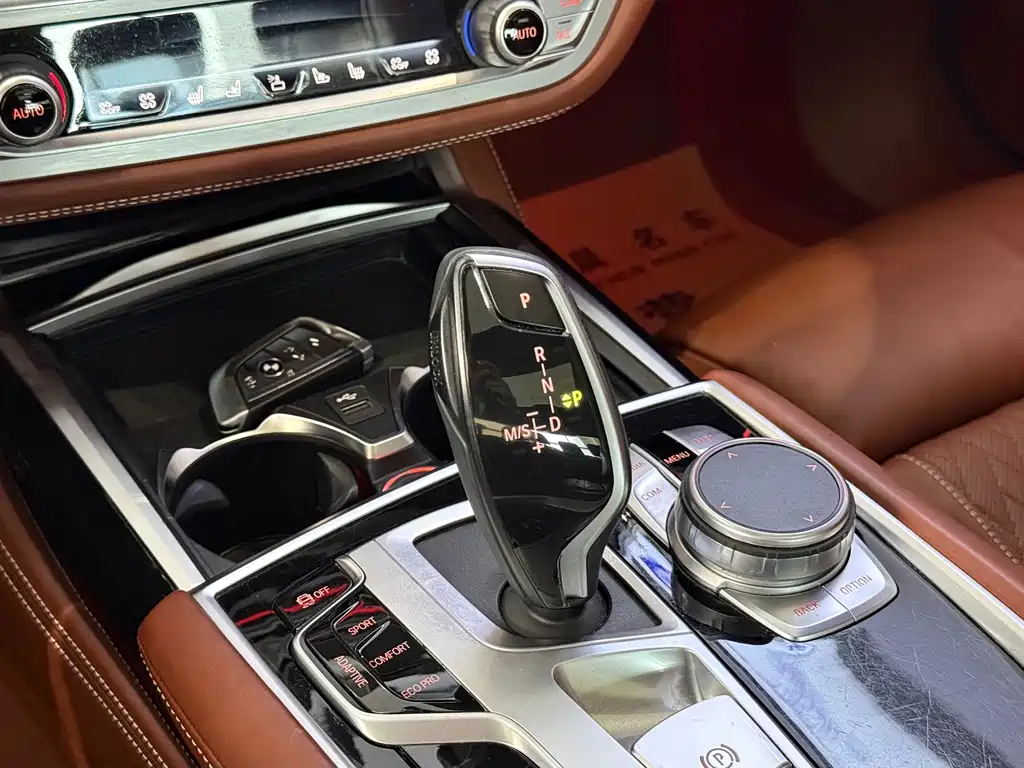 BMW 7 Series — миниатюра 13