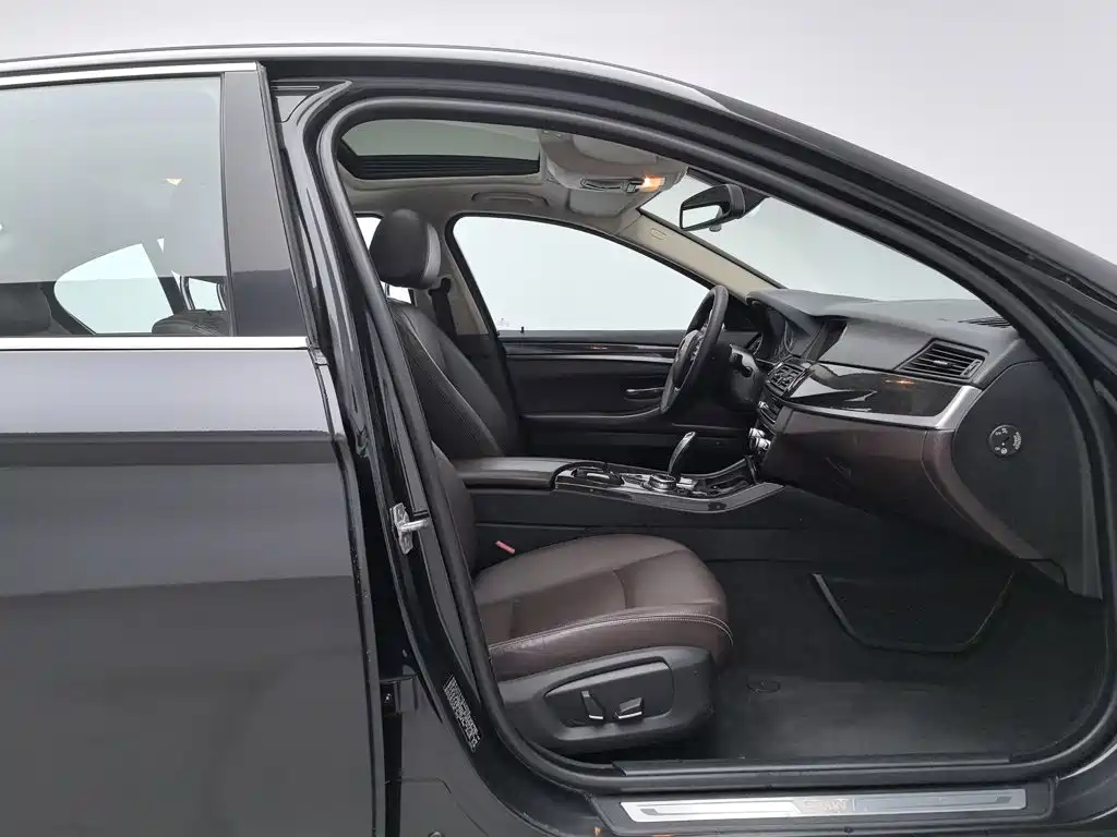 BMW 5 Series — миниатюра 23