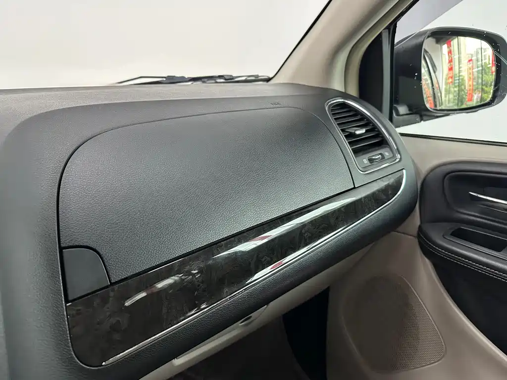 Chrysler Grand Voyager (Import) — миниатюра 12