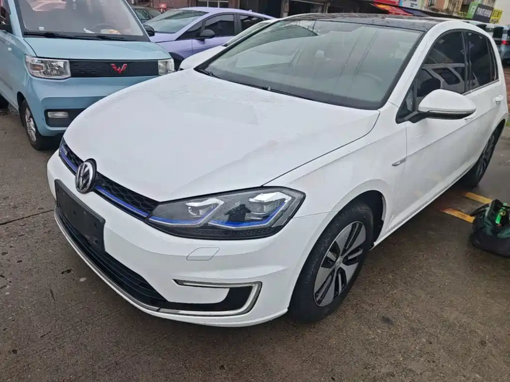 Volkswagen Golf EV — миниатюра 2