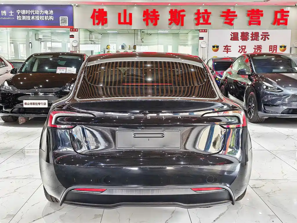 Tesla Model 3 — миниатюра 6