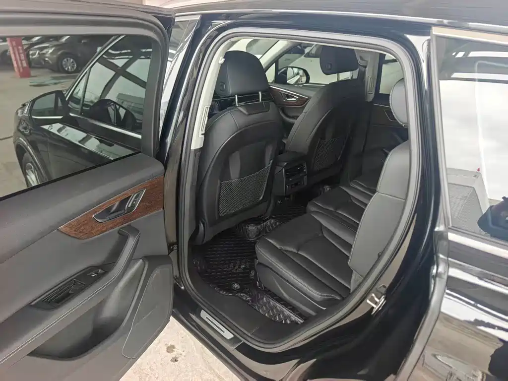 Audi Q7 — миниатюра 5