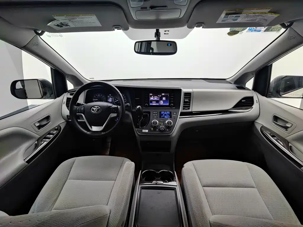 Toyota Sienna — миниатюра 13