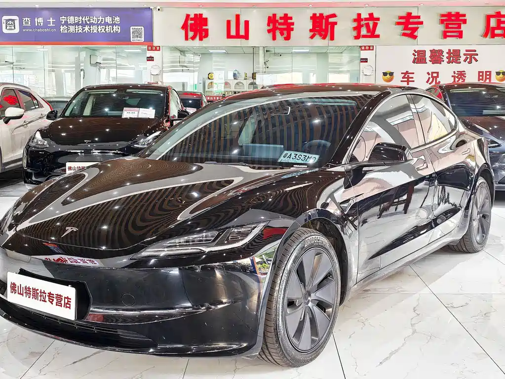 Tesla Model 3 — миниатюра 3