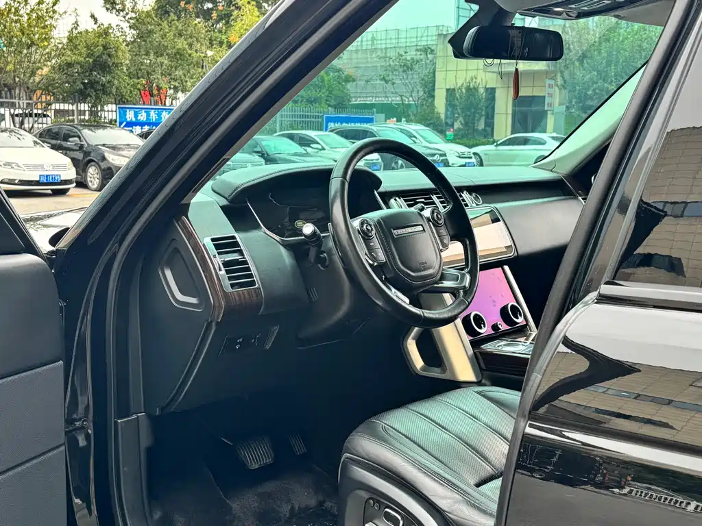 Land Rover Range Rover — миниатюра 6