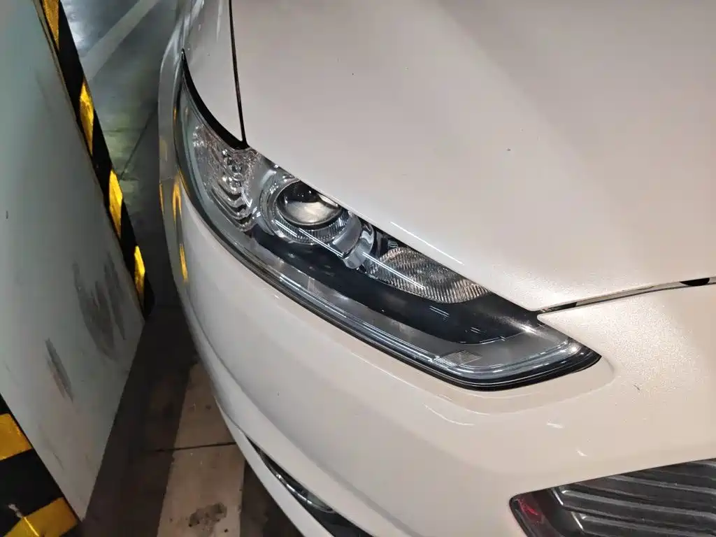 Ford Mondeo — миниатюра 7