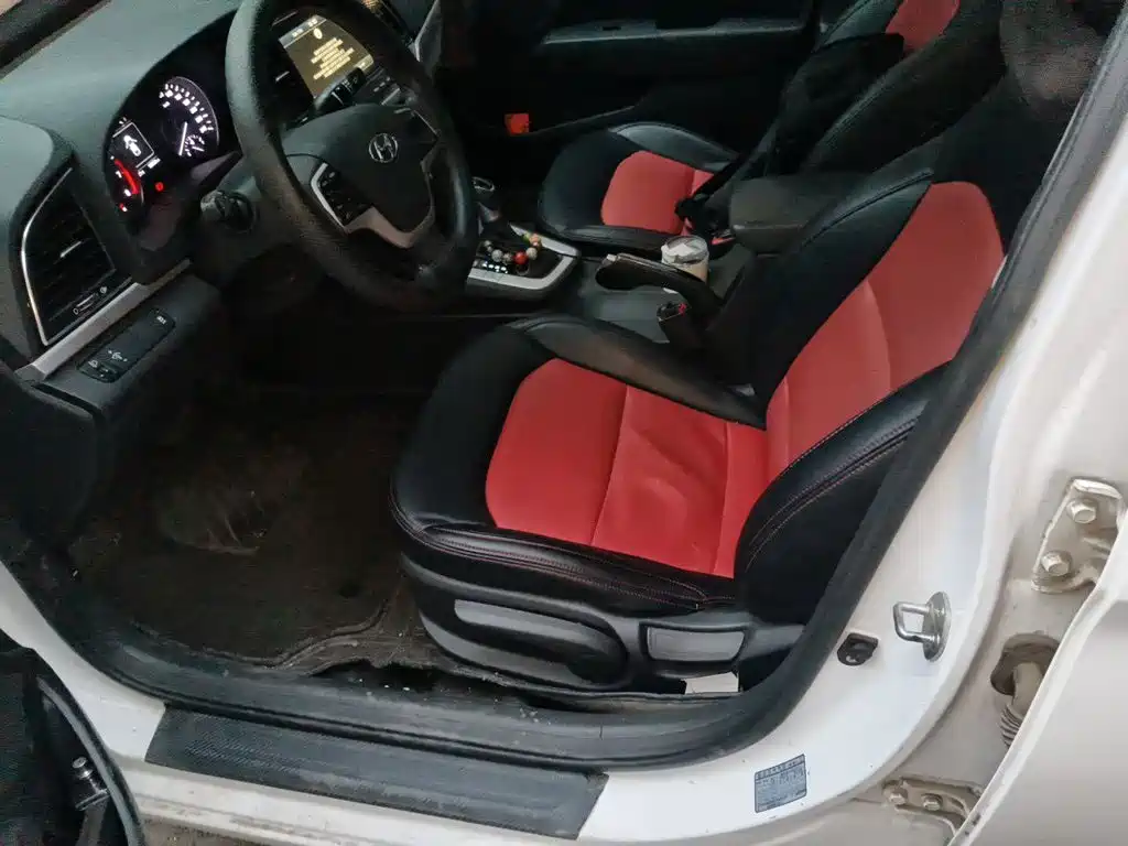 Hyundai Elantra — миниатюра 16