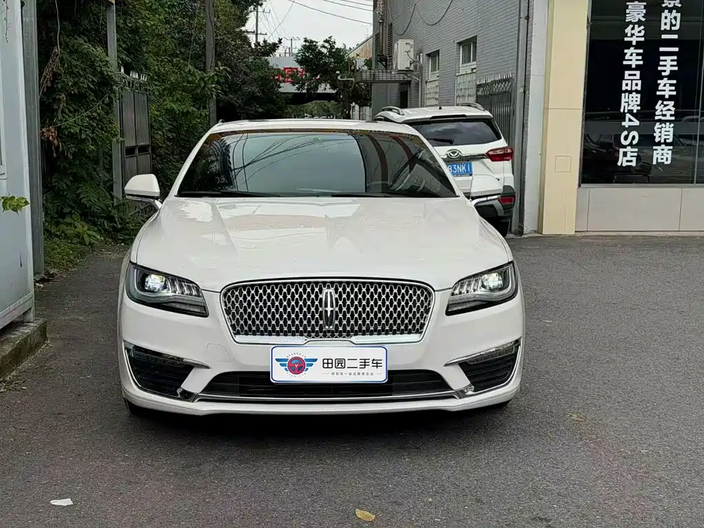 Lincoln MKZ — миниатюра 2