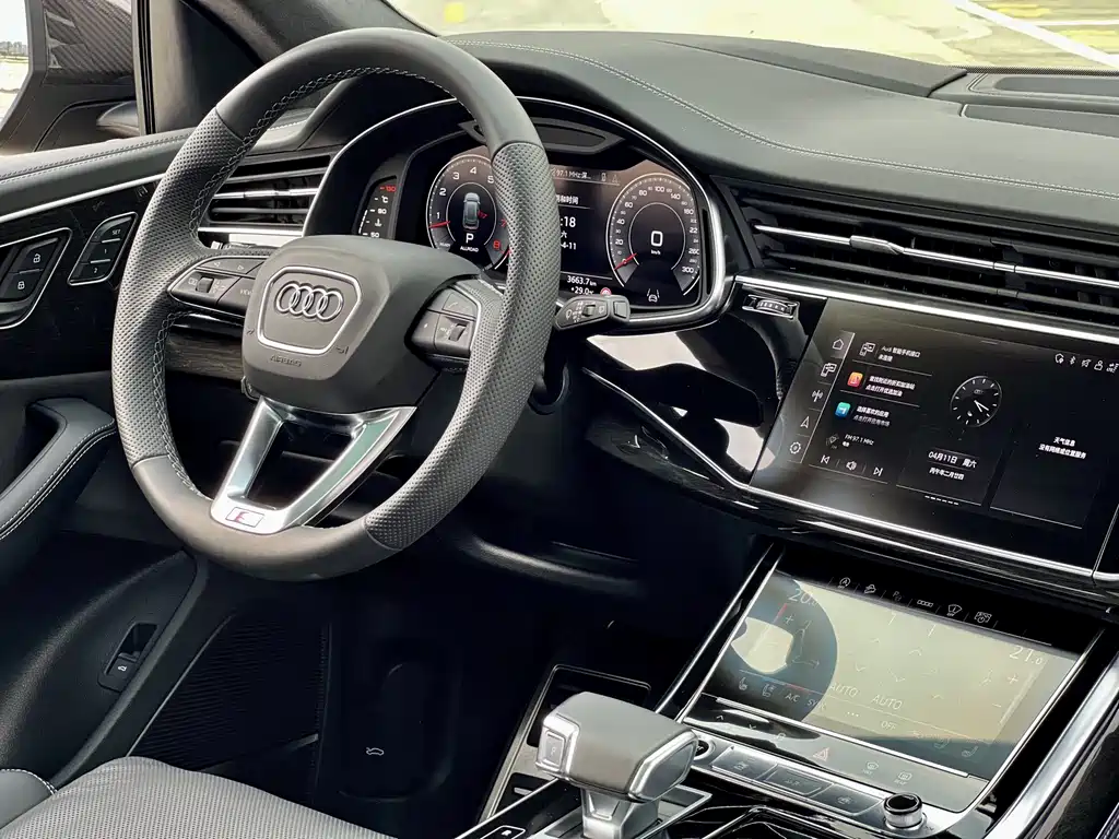 Audi Q8 2023 55 TFSI Premium