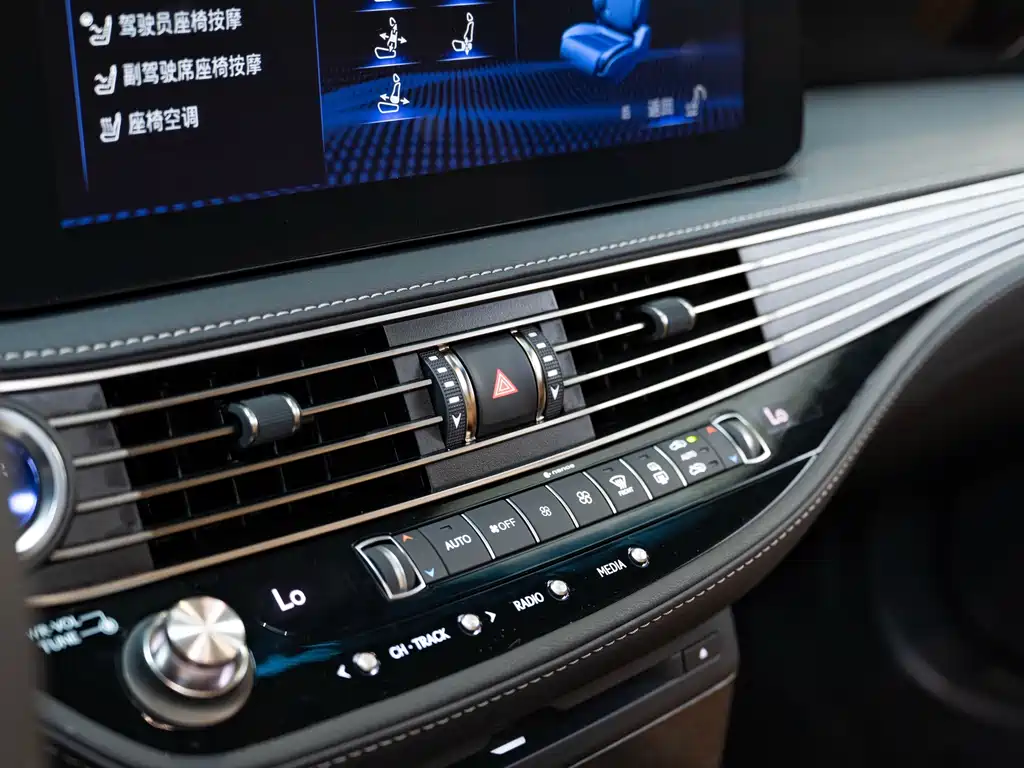 Lexus LS — миниатюра 17