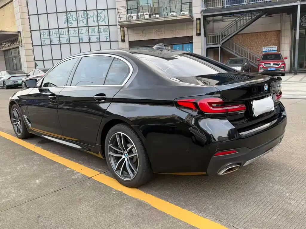 BMW 5 Series New Energy — миниатюра 7