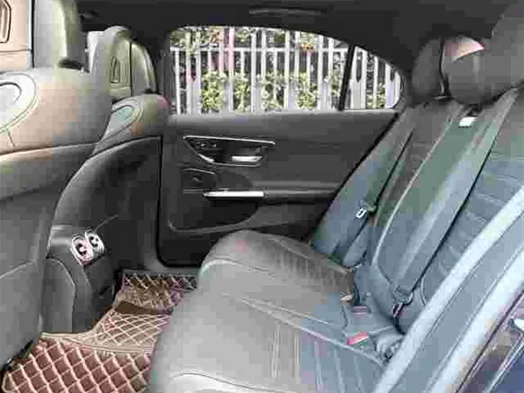 Mercedes-Benz C-Class — миниатюра 6