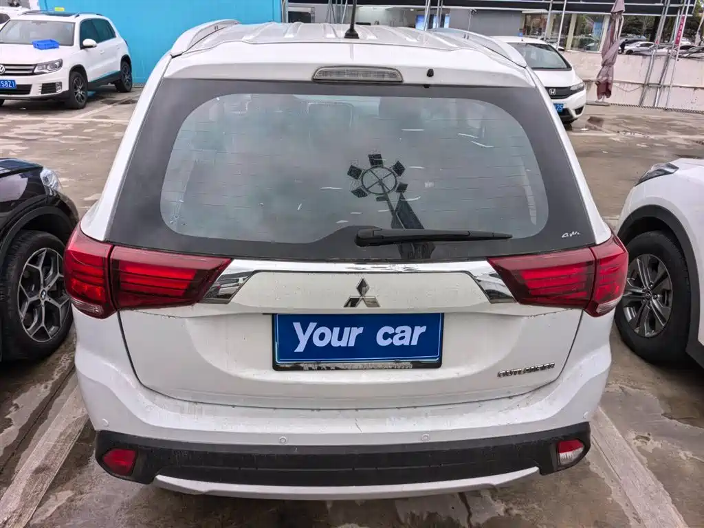 MITSUBISHI OUTLANDER