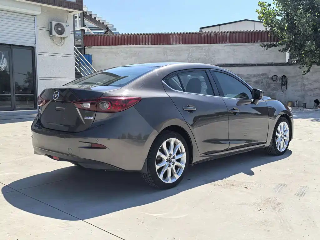 Mazda Mazda3 3 2014 2.0L AT Flagship
