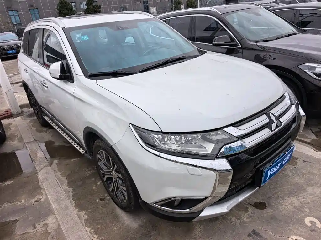 MITSUBISHI OUTLANDER