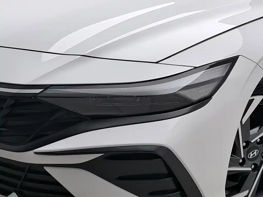 Hyundai Elantra — миниатюра 7