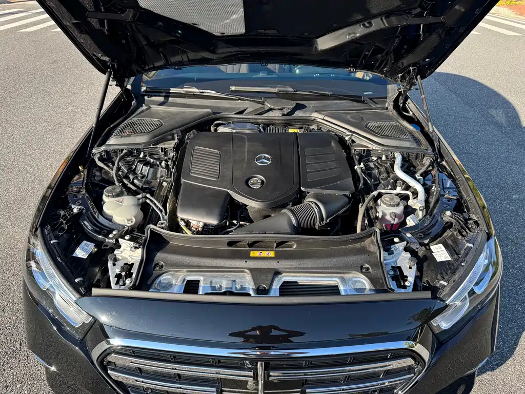 Mercedes-Benz E-Class — миниатюра 17