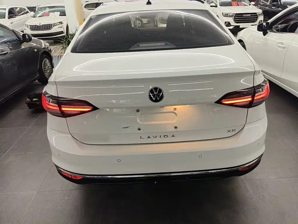 Volkswagen Lavida — миниатюра 6