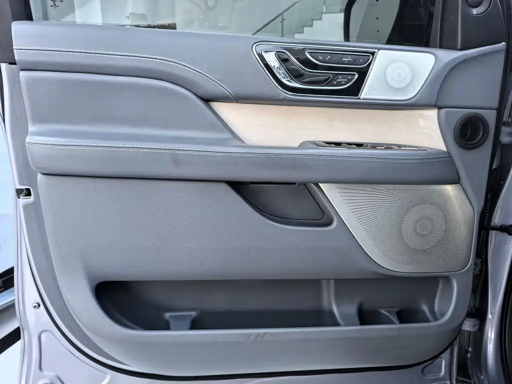 Lincoln Navigator — миниатюра 4