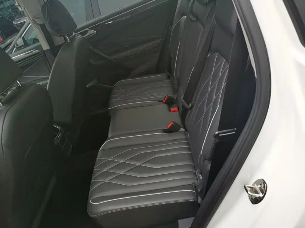 Volkswagen Tiguan L — миниатюра 17