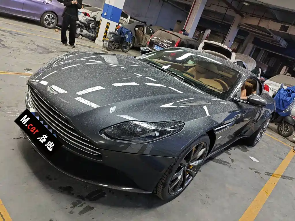Купить Aston Martin DB11