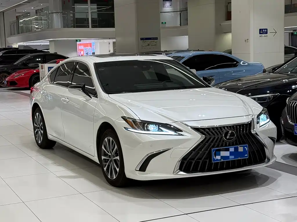 Lexus ES 2024