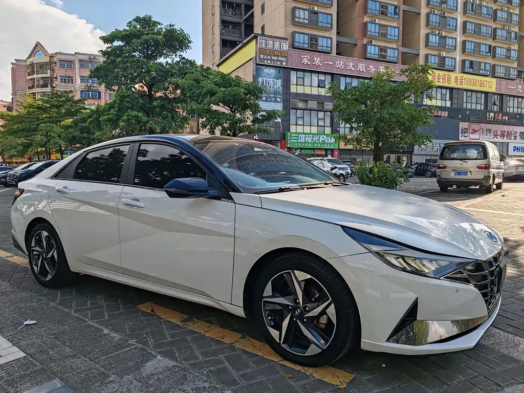 Hyundai Elantra — миниатюра 2