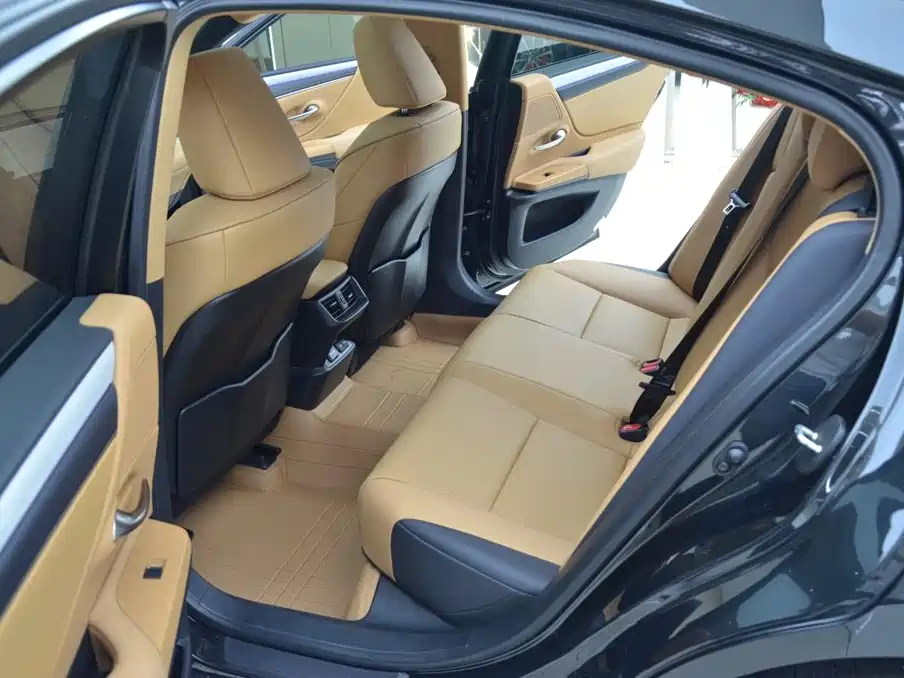 Lexus ES — миниатюра 5