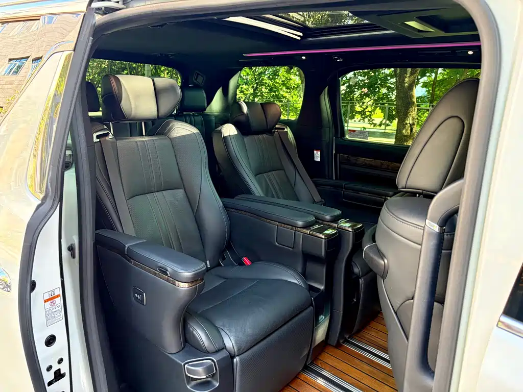 Toyota Vellfire — миниатюра 12