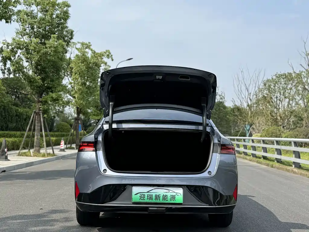 XPeng P5 — миниатюра 10
