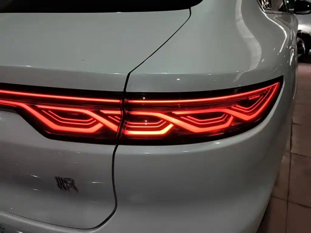 BYD Han — миниатюра 8