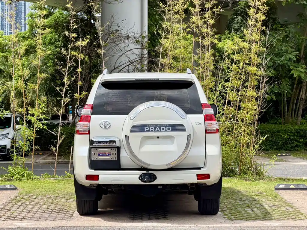 Toyota Land Cruiser Prado 2016 2.7L 7 мест