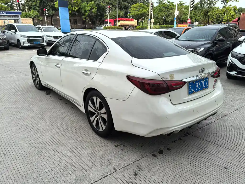 INFINITI Q50L