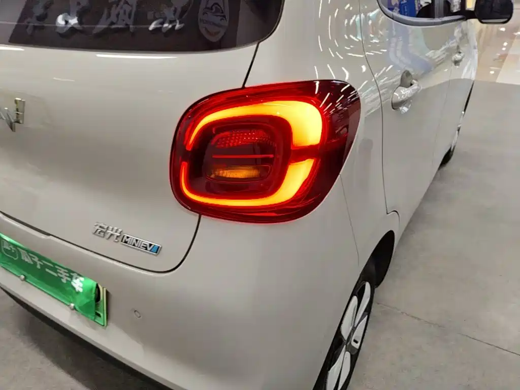 Wuling MINIEV — миниатюра 8