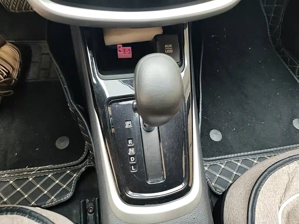 Nissan Tiida — миниатюра 14