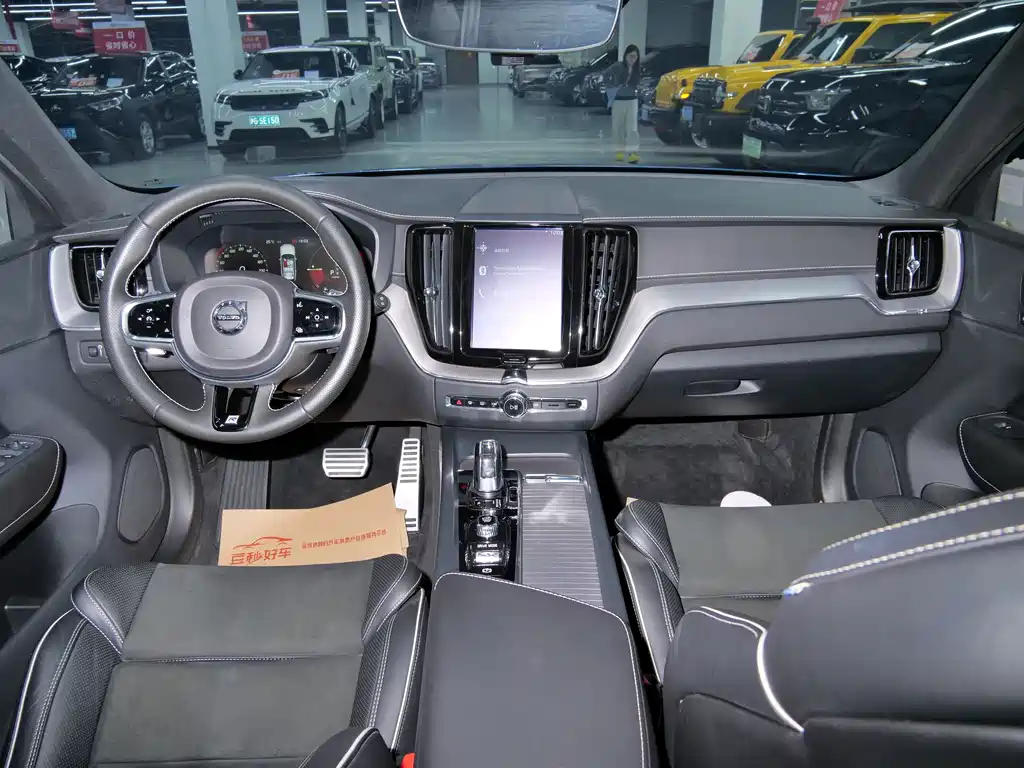 VOLVO XC60 PLUG IN HYBRID