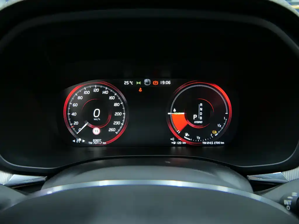 VOLVO XC60 PLUG IN HYBRID