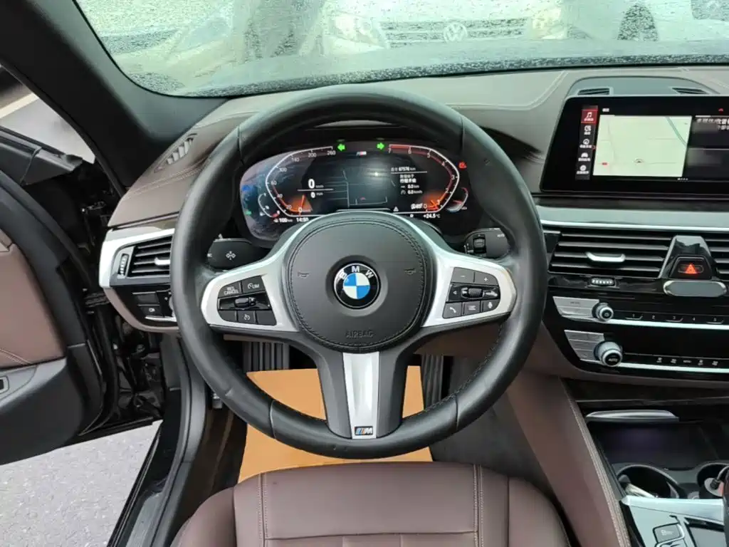BMW 5 Series — миниатюра 11