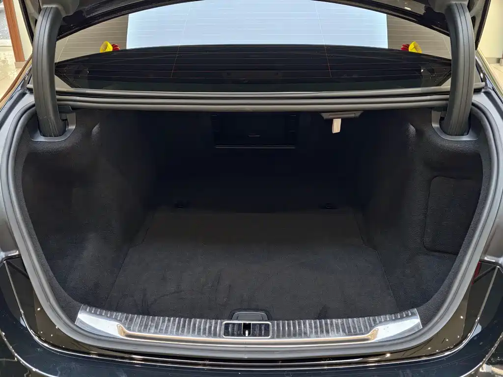 Mercedes-Benz S-Class — миниатюра 16